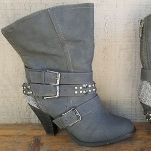 Grey blingin' boots.